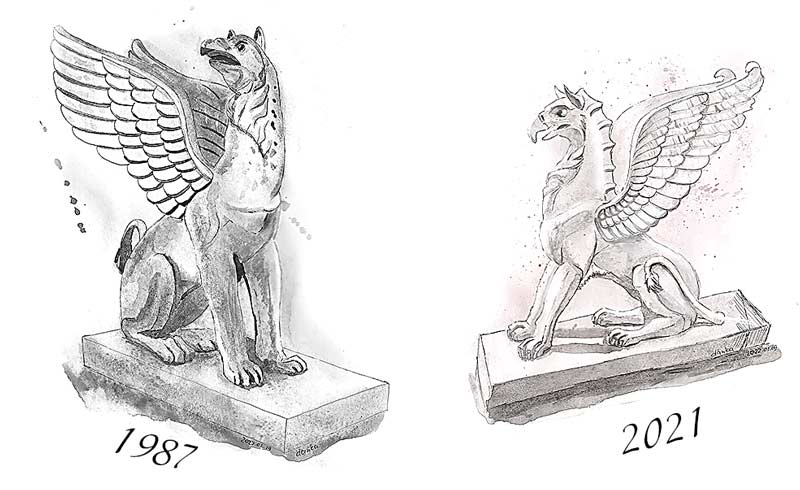 две статуи грифонов 2021 и 1987 года создания